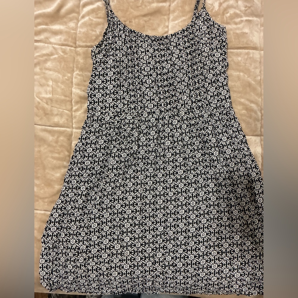 Old Navy Black and White Floral Pencil Skirt